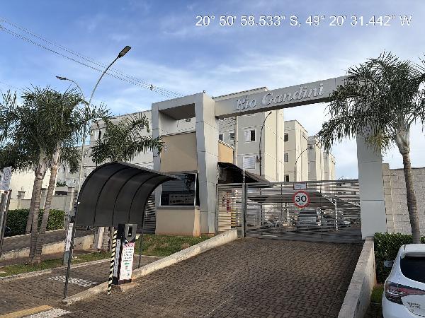 APARTAMENTO - VILA TONINHO